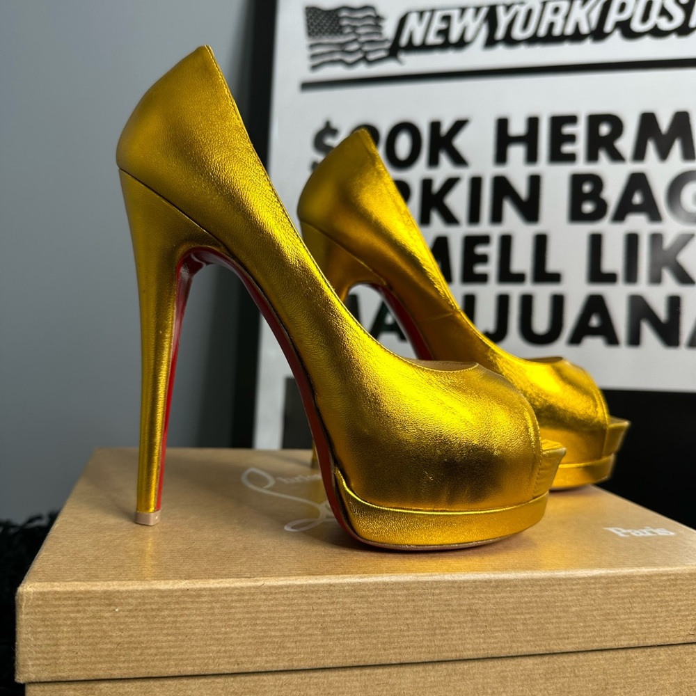 Christian Louboutin Palais Royale Pumps Size 36.5 NIB *RARE COLOR*